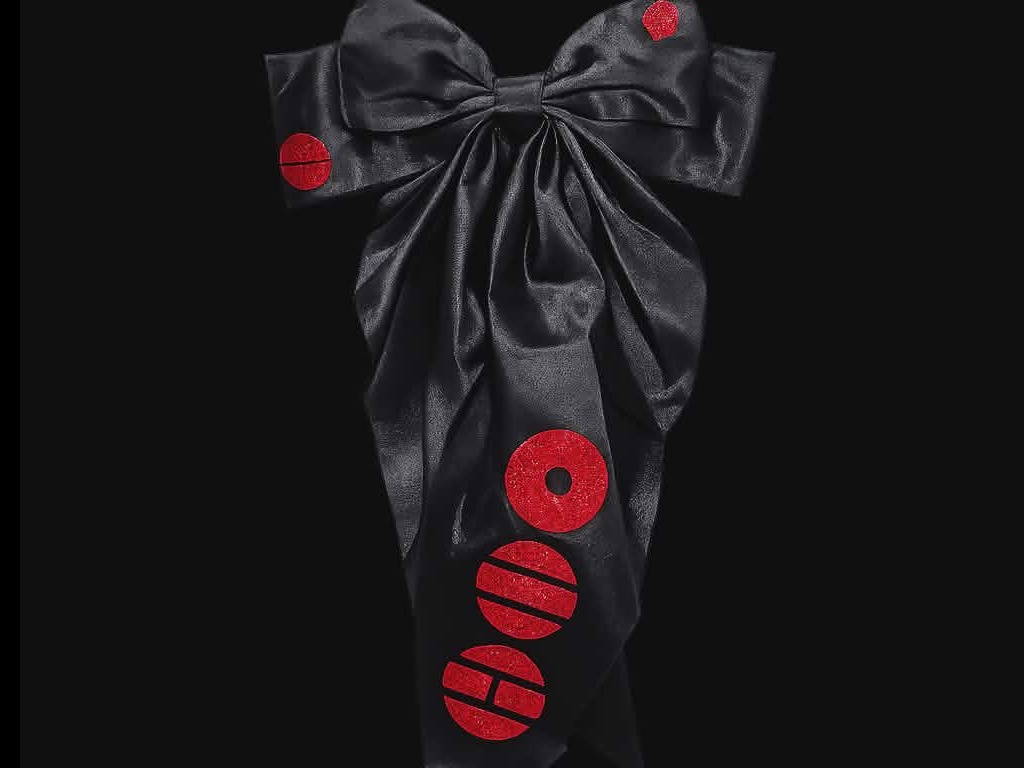 HOT SELLER : Arirang Hairclip (Black w Red Motifs)